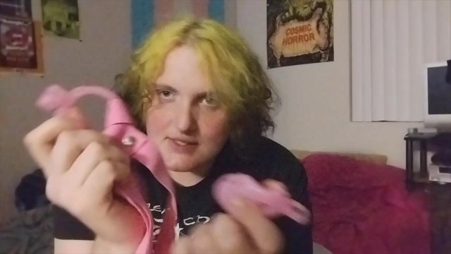 Plus size trans girl shows how to use a chastity cage