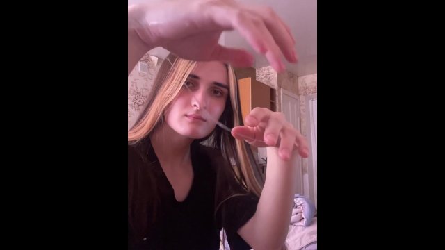 соседи возбудили меня, я начала мастурбировать под их стоны🥺