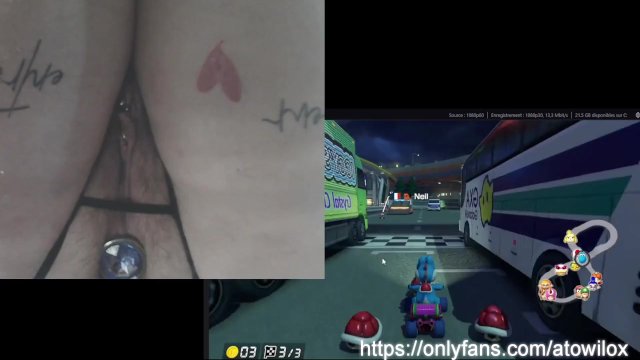 francaise gameuse joue avec son cul avec ses abonnés (english subtitle)