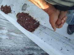 Quick masturbation on a job site