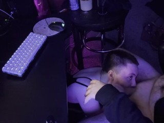 NEEDY DESK PET SUPPORTS BF