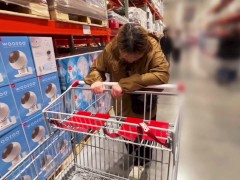 【個人撮影】リモコンバイブを入れて秘密のお買い物デート。我慢できずに駐車場で潮吹き...からの中出しセックス。 - Screenshot 3 of 16 - Pov