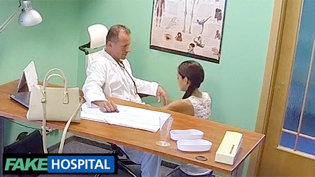 绝望的俄罗斯青少年奖励硬性医生  Fake Hospital
