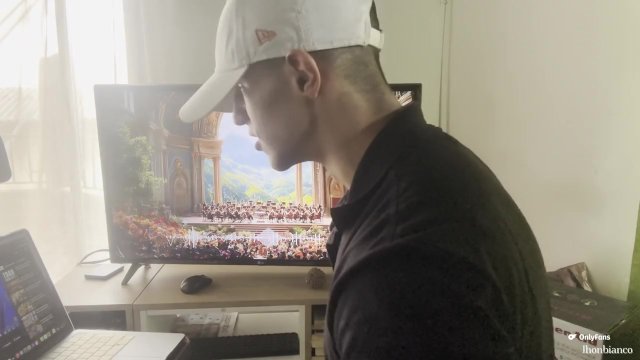 In het casino iemand betaalt me voor flex mijn spieren en ruk van mijn ongesneden lul