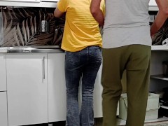 تو آشپزخونه کار میکردم صاحبخانه از پشت بغلم کرد - Screenshot 2 of 16 - Mature