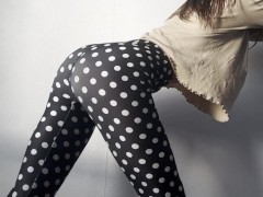 teasing yoga - cameltoe leggings - long legs stretching