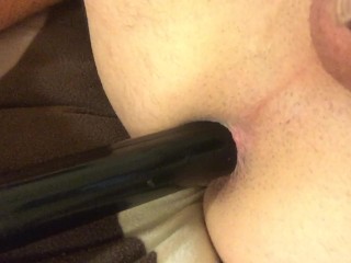 Sklave Fickt Sich Selber Wärend Sein Penis Eingesperrt Ist