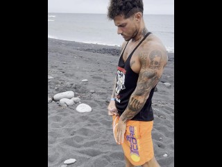 GAY PISS in a PUBLIC PLACE💦People can DISCOVER ME