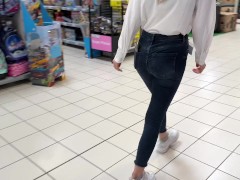 Supermarket customer gets more than he came for - Hope Heaven - Screenshot 1 of 16 - Petite
