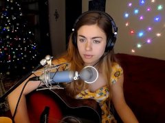 Christmas Cumshow - Screenshot 4 of 16 - Myfreecams