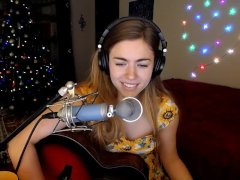 Christmas Cumshow - Screenshot 5 of 16 - Awesome Kate