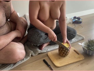 NO SEX - بریدن آناناس بدون جنسیت 🍍