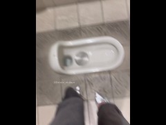 和式トイレで98しながら勢いよくおしっこ出しました - Screenshot 1 of 16 - Japanese