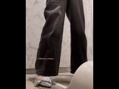 和式トイレで98しながら勢いよくおしっこ出しました - Screenshot 4 of 16 - Squirting Orgasm