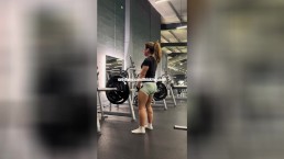 18-летняя Squirting Virgin: киска фонтанирует во время жесткого траха
