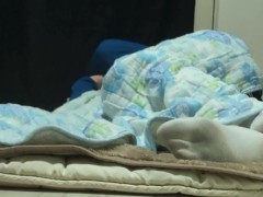 疲れた男の娘が帰宅後すぐに寝てしまった足裏を晒す！ - Screenshot 2 of 16 - 偽娘