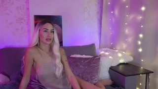 A Naive Gamer Girl Becomes A Hardcore