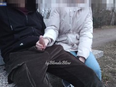 Relaxing massage with caught in the middle of the park - Screenshot 10 of 16 - Public Hand Job