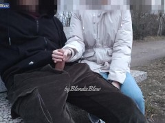 Relaxing massage with caught in the middle of the park - Screenshot 14 of 16 - Handjob Public