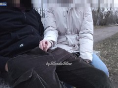 Relaxing massage with caught in the middle of the park - Screenshot 4 of 16 - Handjob Public