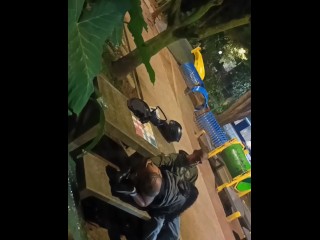 Me Invitó a Comer y Le Comí La Polla En El Parque Público