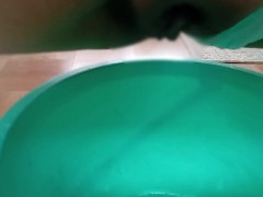 我慢できなくてバケツにパンツずらしておしっこ 2/16