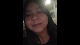 Le ofrezco sexo oral a un desconocido en el parque hasta que se corre en mi boca.