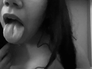 Une Fille Suce Ses Gods 💦