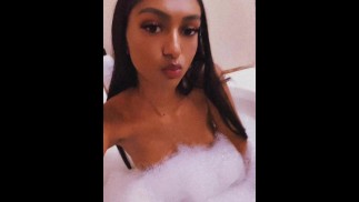 18-летняя индийская девушка в бане больше эксклюзивного контента на onlyfans