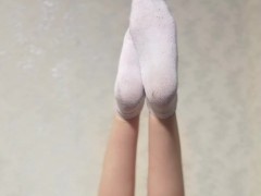 Пока нет никого дома, можно и подрочить) - Screenshot 15 of 16 - Brunette Jerking Off