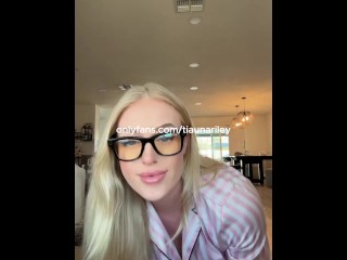 Tits Leak on Livestream: Accidental Flash Caught!