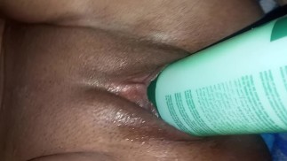 Папа застает меня за мастурбацией и дает мне свое молоко.