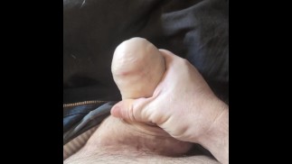 Ftm дрочит в джинсах