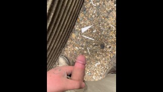 Pissen bei der Arbeit