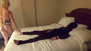 Подружка Похотливая Распутная Соседка По Комнате Отсасывает Мне!