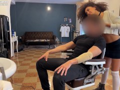 SBORRATA IN GOLA DAL BARBIERE, sono saltata sopra il suo cazzo