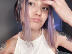 Крошка дрочит перед работой