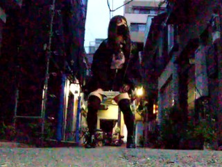 Мочеиспускание без трусиков ранним утром в городе - моя склонность