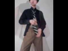 いつもは真面目な彼氏が仕事から帰ってきてスーツ姿で私の前にひざまずいた - Screenshot 3 of 16 - Chinese Student