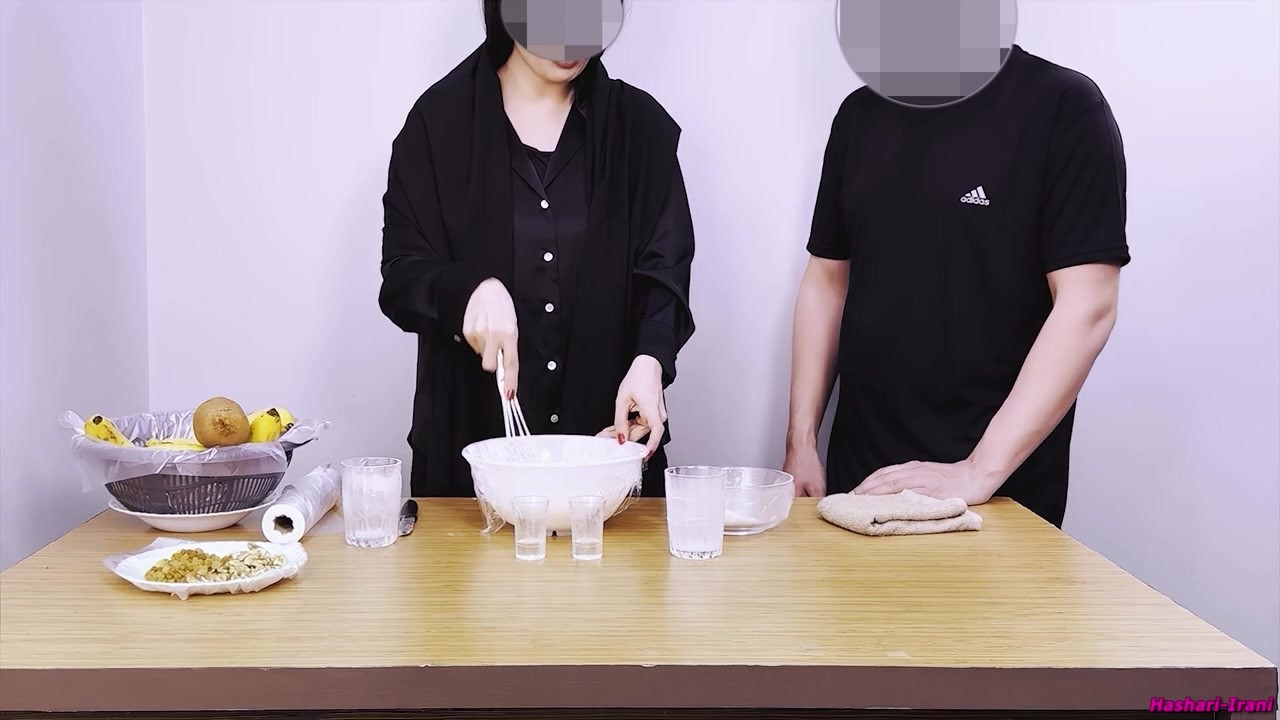 مادرناتنی کیک می پخت.من از کونم خیلی دوست دارم.جذابترین کون دادن  ایرانی.قسمت اول . Step mom anal