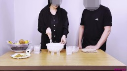 مادرناتنی کیک می پخت.من از کونم خیلی دوست دارم.جذابترین کون دادن ایرانی.قسمت اول . Step mom anal
