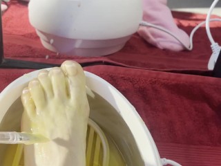 Nonton Watch My Feet Get Soaked in Hot Wax – Foot Lovers, Come Closer! Streaming HD
