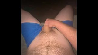 Spielen Frau beim Spielen zuhören