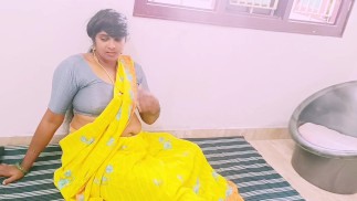 Desi zia purtroppo scopa il grosso cazzo del marito della figlia. Discorsi sporchi telugu.