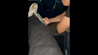 Me masturbe con mi amiga del trabajo al lado no dijo nada