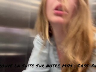 Je me Prends Une Faciale Dans L'ascenseur 💦