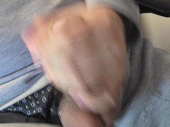 ヌルヌルの包茎チンポをエロ漫画を読みながらオナニー