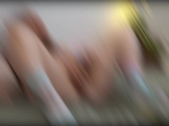 Je m'enfonce un gros gode dans la chatte et je gicle partout 💦
