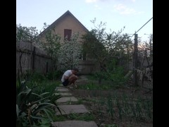 To work in the garden