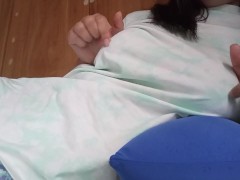 「乳首なのにまんこクるッ♥」チクニーしながら腰ヘコ - Screenshot 2 of 16 - 日本人 オナニー